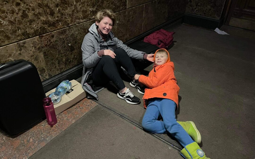 « En une semaine, j’ai oublié à quoi ressemble une vie paisible. Comment les gens marchent-ils dans les rues ? Comment puis-je tout simplement aller faire des courses ? Dès le premier jour de la guerre, je n’ai pas eu tout cela » , Anna Chaplygina, 37 ans, Bucha – Khmelnytskyi